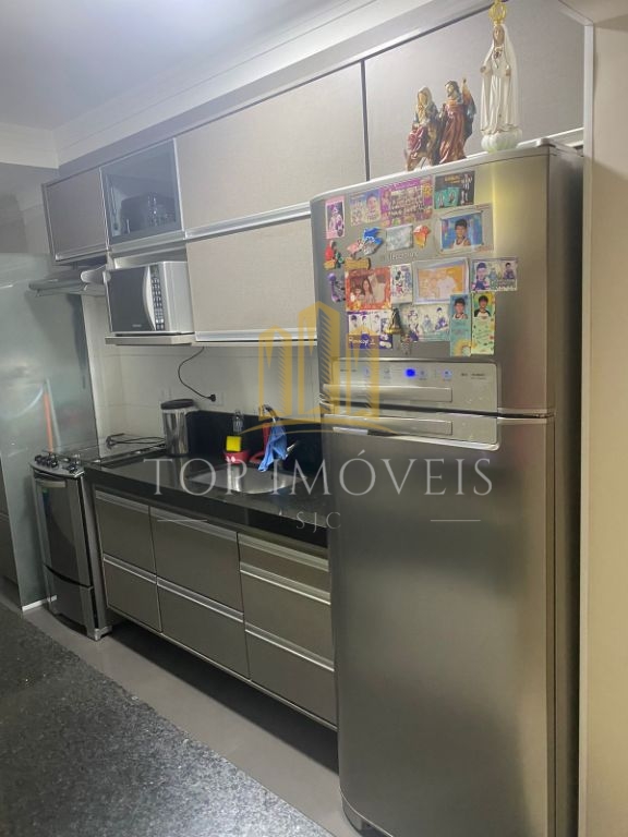 Seu novo lar dos sonhos está aqui Edifício New Park! Prepare-se para se encantar com este lindo apartamento que reúne conforto, modernidade e uma localização privilegiada.