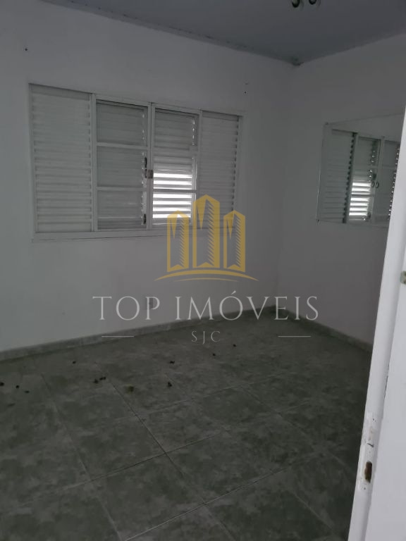 Espaçosa casa quatro dormitórios no centro oportunidade!