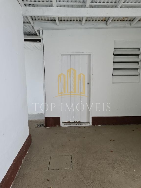 Espaçosa casa quatro dormitórios no centro oportunidade!