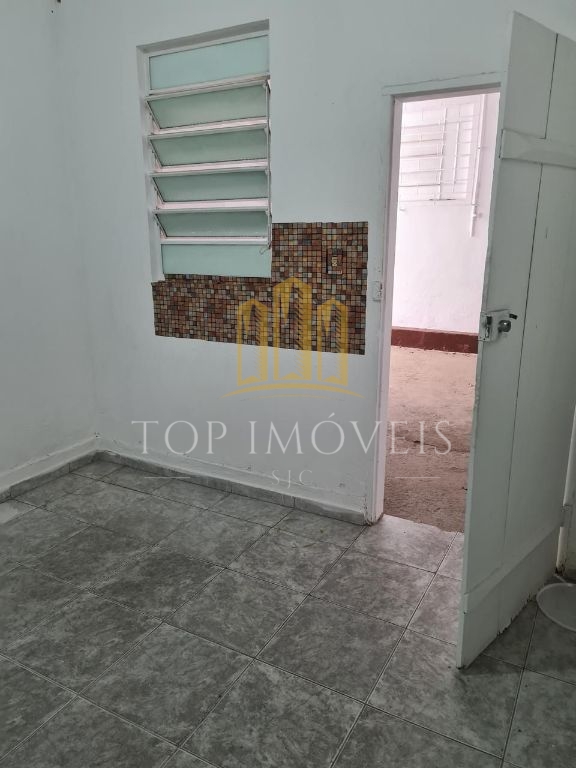 Espaçosa casa quatro dormitórios no centro oportunidade!