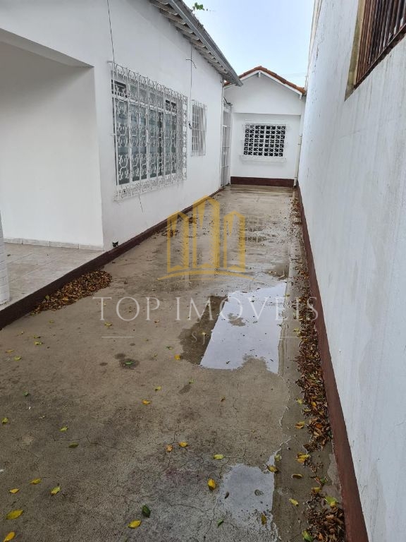 Espaçosa casa quatro dormitórios no centro oportunidade!