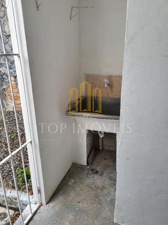 Espaçosa casa quatro dormitórios no centro oportunidade!