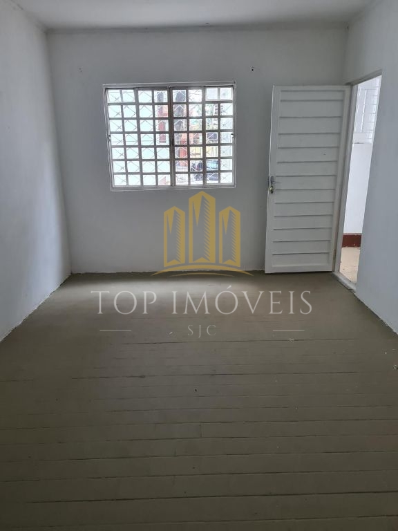 Espaçosa casa quatro dormitórios no centro oportunidade!
