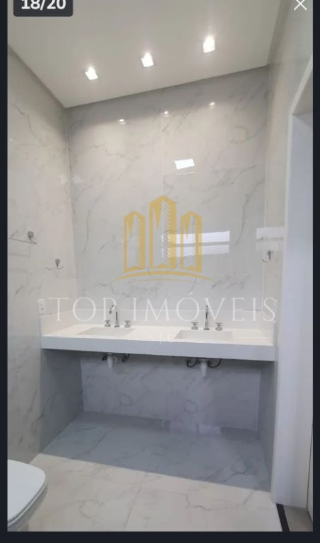 Maravilhosa casa três dormitórios suíte com closet piscina á