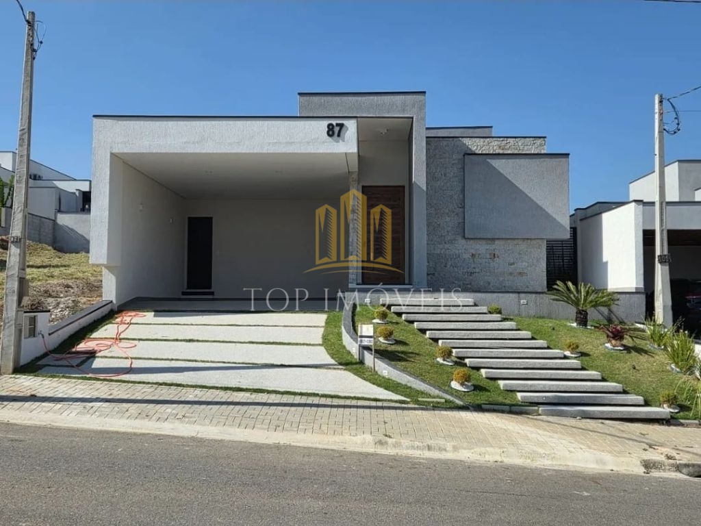 Maravilhosa casa três dormitórios suíte com closet piscina á