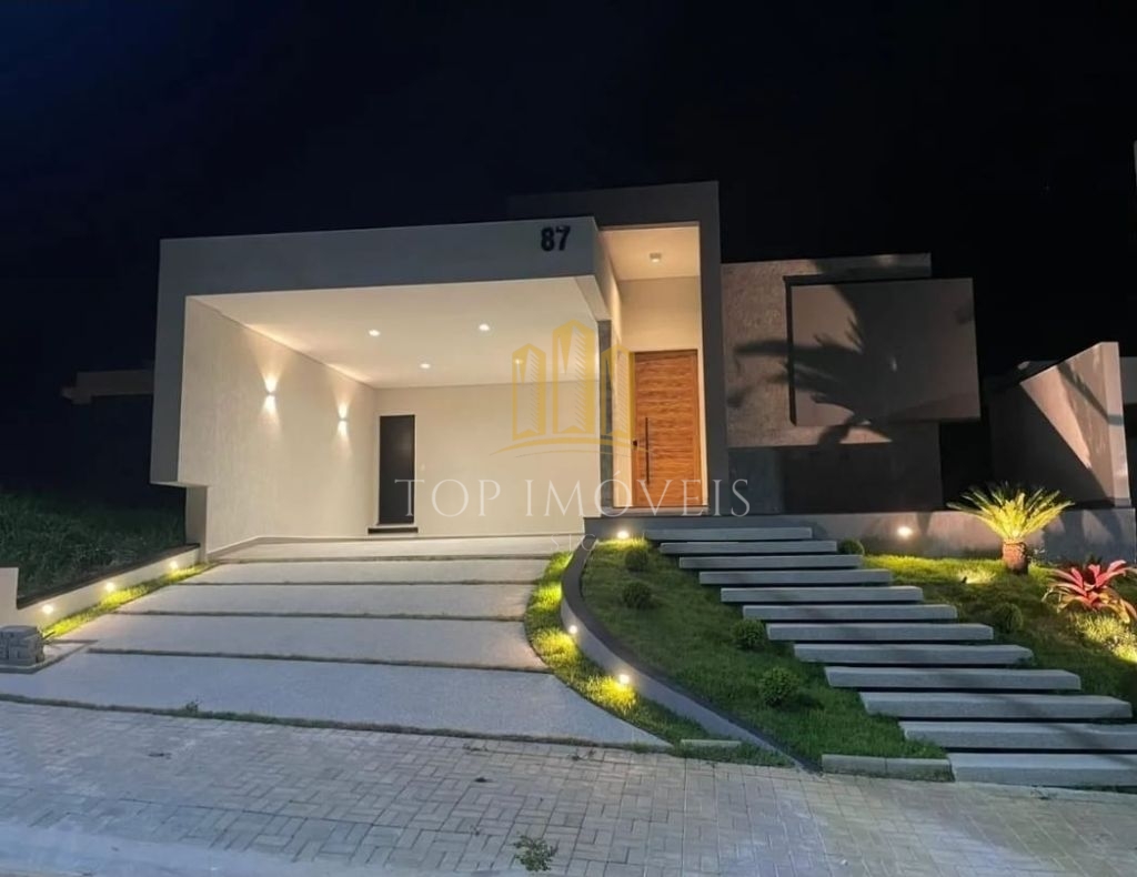 Maravilhosa casa três dormitórios suíte com closet piscina á