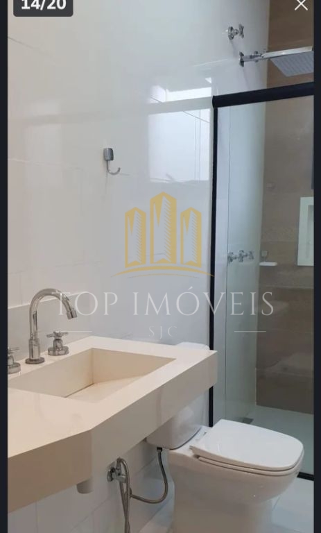 Maravilhosa casa três dormitórios suíte com closet piscina á