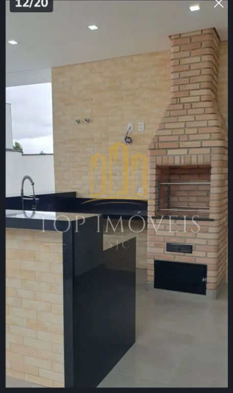 Maravilhosa casa três dormitórios suíte com closet piscina á