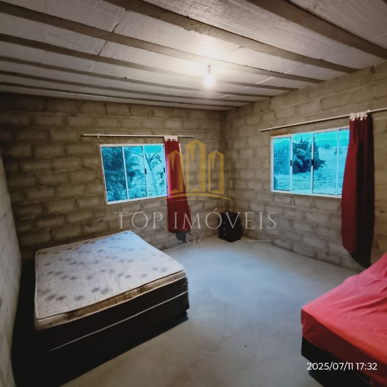 Linda chácara quatro mil e quatrocentos metros com casa no b