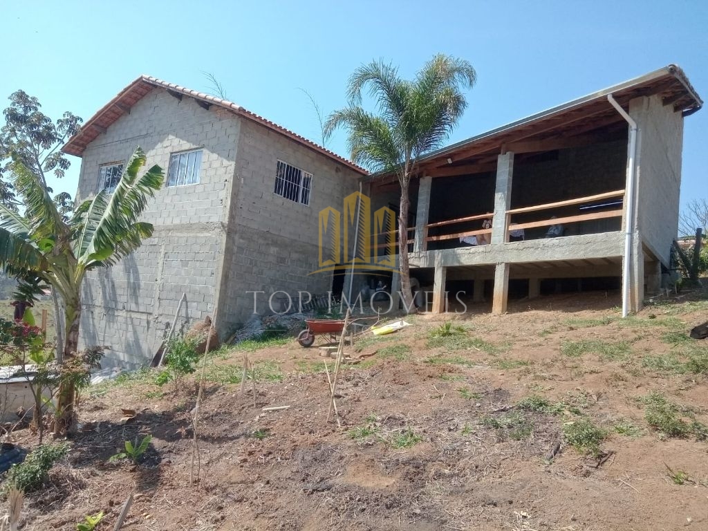Linda chácara quatro mil e quatrocentos metros com casa no b