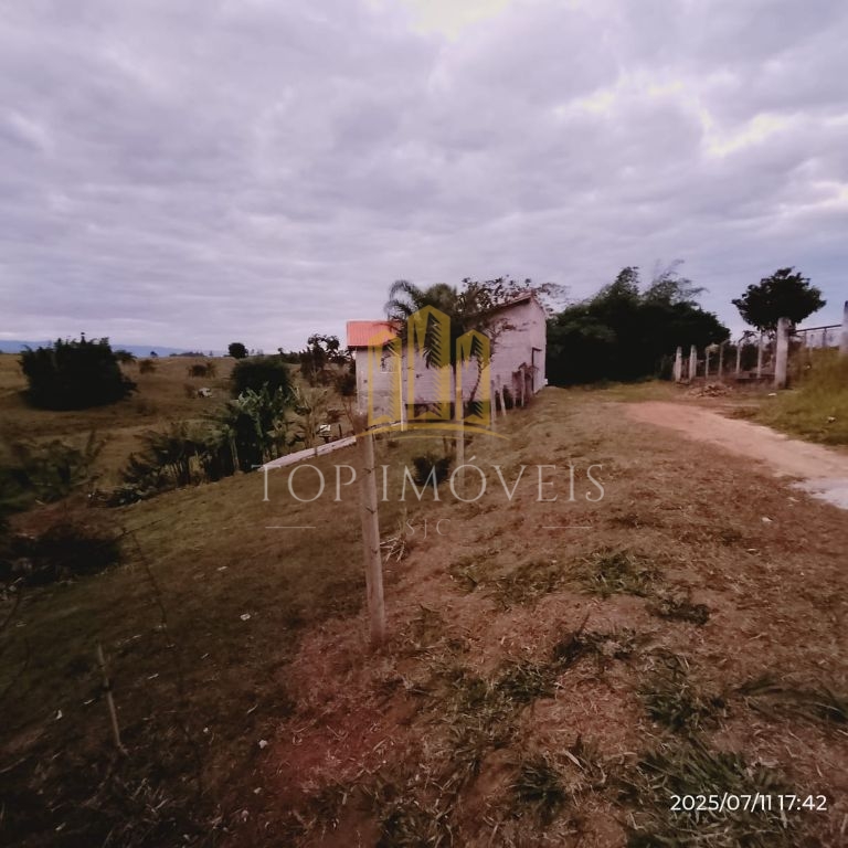 Linda chácara quatro mil e quatrocentos metros com casa no b
