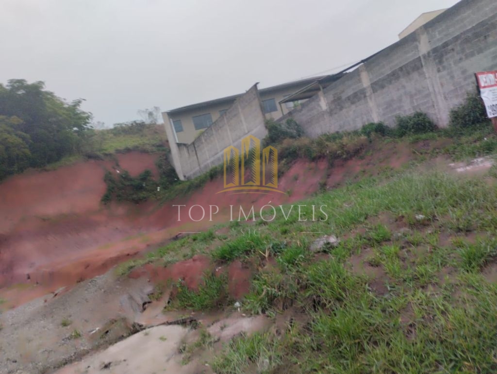 Terreno de Porte Comercial. OPORTUNIDADE (Passo a Divida)