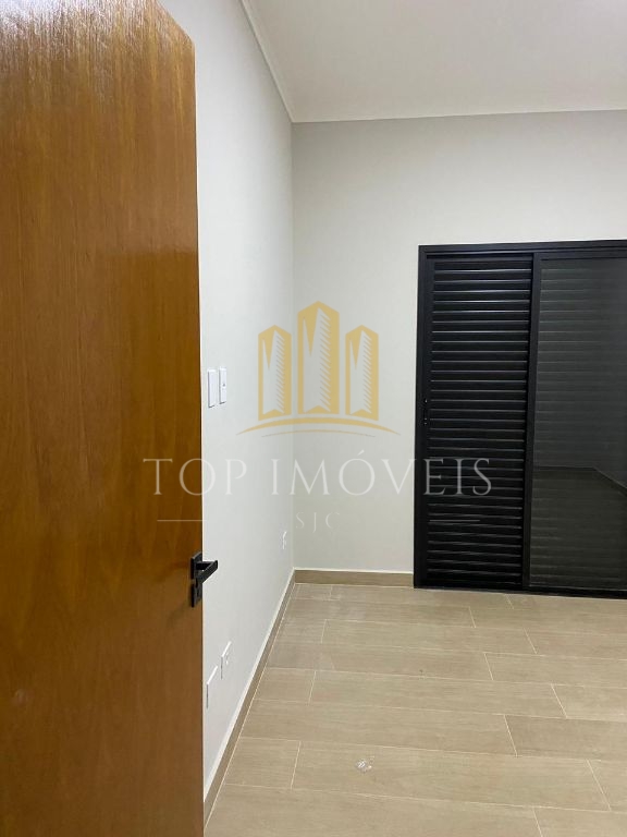 Maravilhosa casa de 3 quartos sendo 1 suíte e piscina no pér