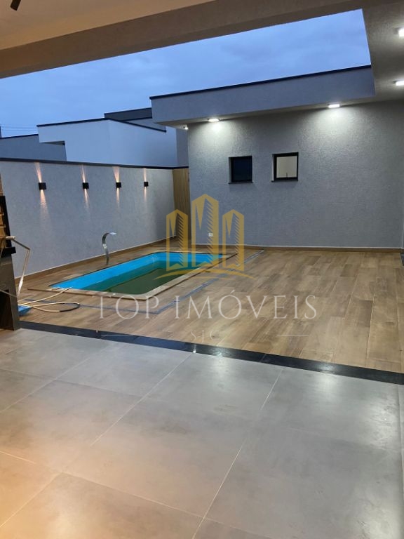 Maravilhosa casa de 3 quartos sendo 1 suíte e piscina no pér