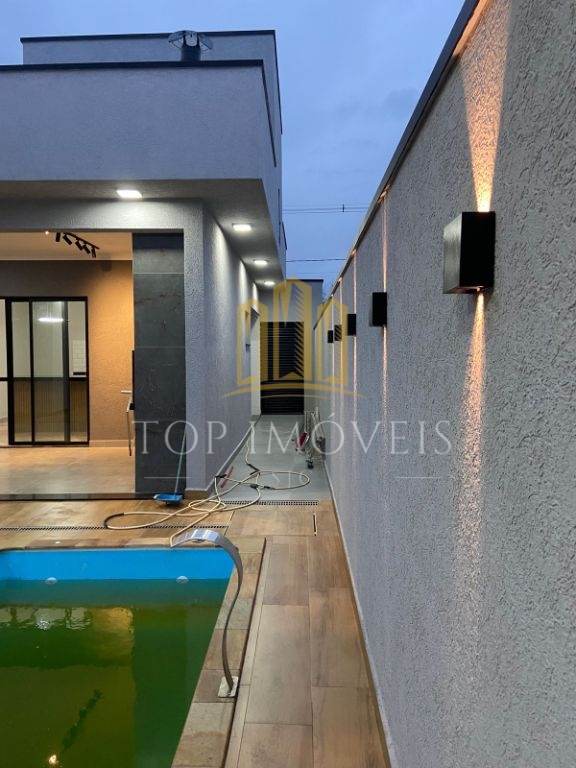 Maravilhosa casa de 3 quartos sendo 1 suíte e piscina no pér