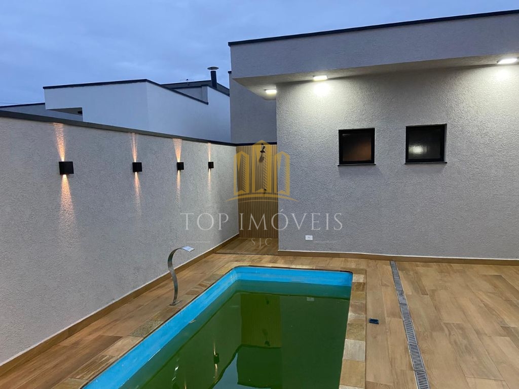 Maravilhosa casa de 3 quartos sendo 1 suíte e piscina no pér