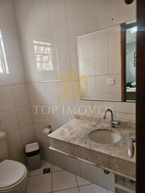 Magnifica casa comercial cinco salas copa e banheiros no melhor da vila Adyana!