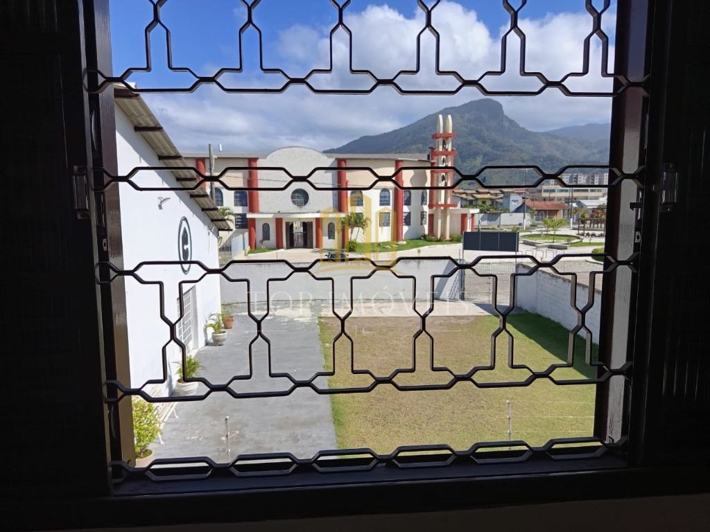 Sobrado Ótimo Acabamento 3 Dormitórios 1 Suíte Indaía 700 metros da Praia Próximo a Catedral