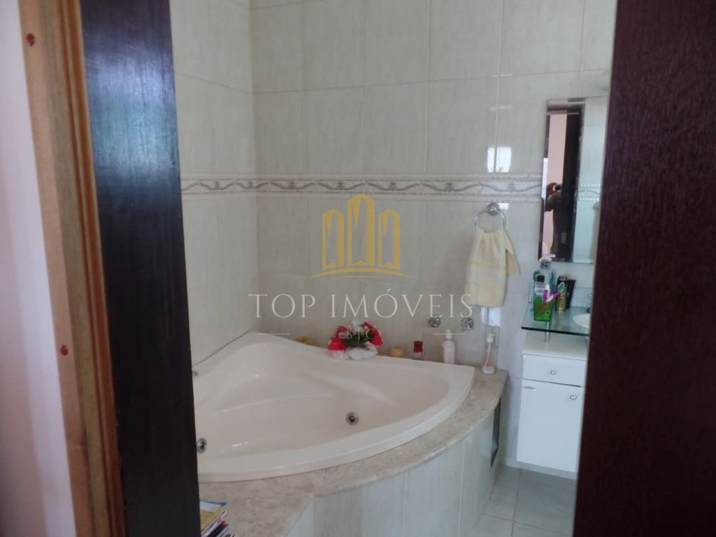 Excelente casa de 3 quartos sendo 1 suíte - piscina - novo h