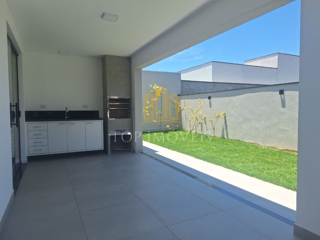 Linda casa com Piscina no Alphaville - Taubaté