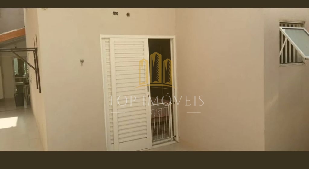 Linda casa dois dormitórios suíte churrasqueira no jardim am