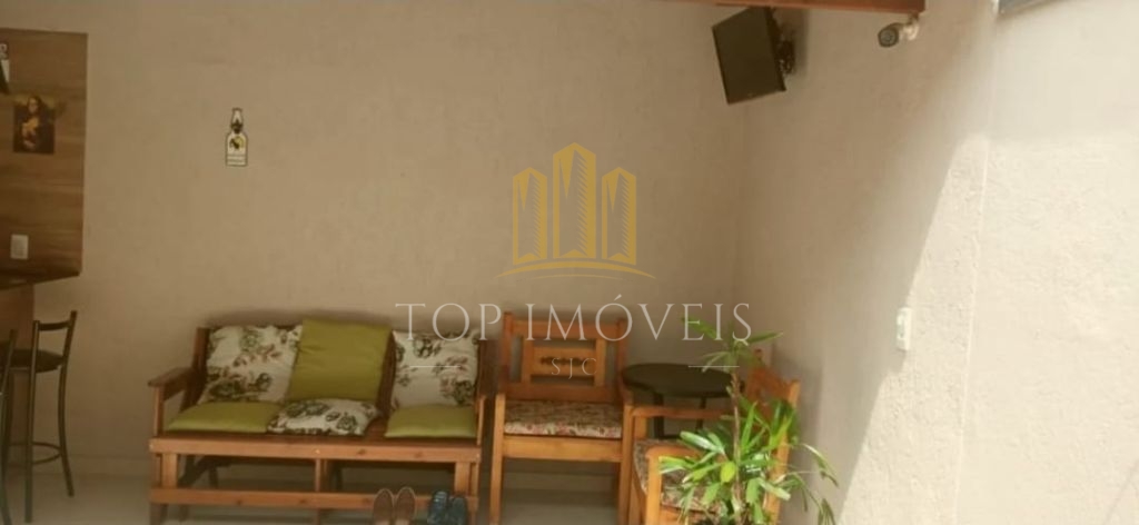Linda casa dois dormitórios suíte churrasqueira no jardim am