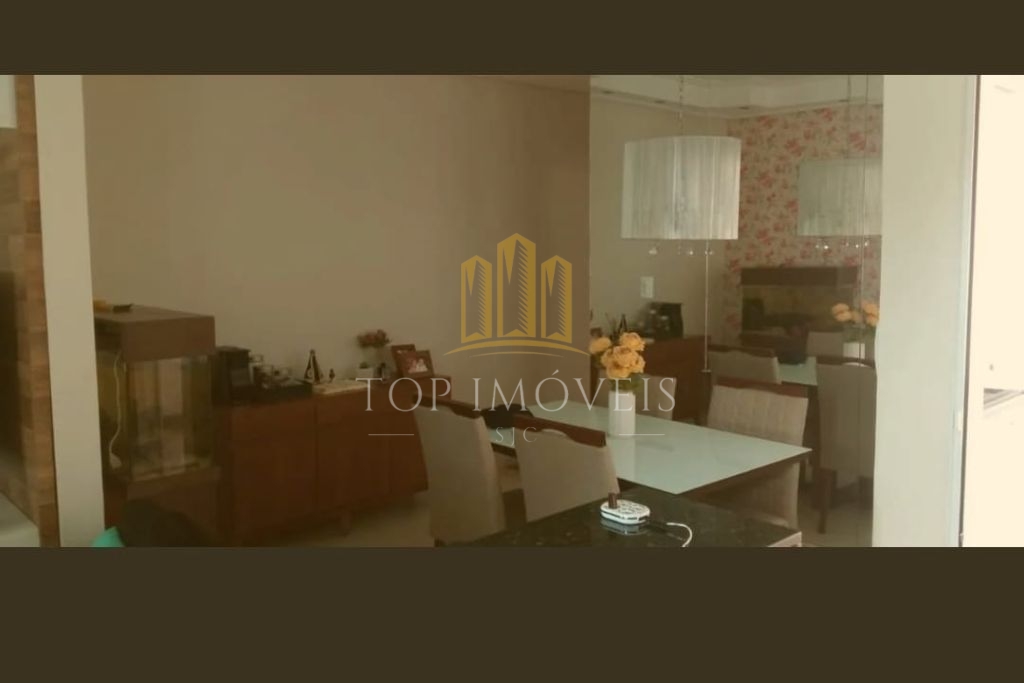 Linda casa dois dormitórios suíte churrasqueira no jardim am