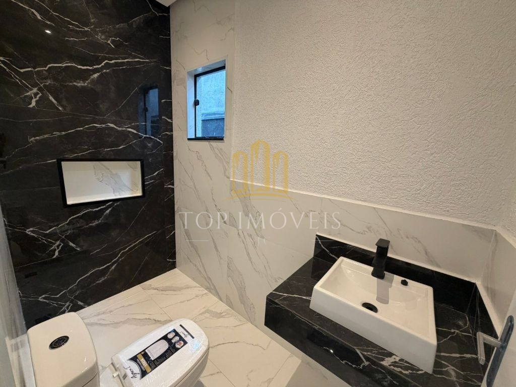 Casa de 3 quartos sendo 1 suíte recém construída no bairro Jardim Oásis
