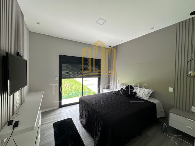 Magnífica Casa em Condomínio Fechado Jacareí 3 Dormitórios 2 Suítes Terreno de 1.700 m² 200 m² Construídos