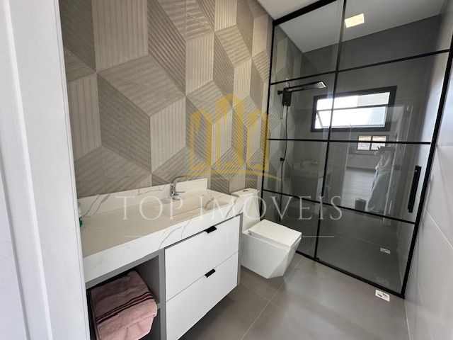 Magnífica Casa em Condomínio Fechado Jacareí 3 Dormitórios 2 Suítes Terreno de 1.700 m² 200 m² Construídos