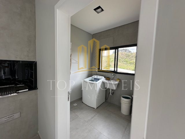 Magnífica Casa em Condomínio Fechado Jacareí 3 Dormitórios 2 Suítes Terreno de 1.700 m² 200 m² Construídos