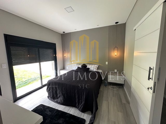 Magnífica Casa em Condomínio Fechado Jacareí 3 Dormitórios 2 Suítes Terreno de 1.700 m² 200 m² Construídos