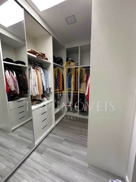 Magnífica Casa em Condomínio Fechado Jacareí 3 Dormitórios 2 Suítes Terreno de 1.700 m² 200 m² Construídos