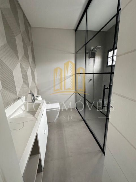 Magnífica Casa em Condomínio Fechado Jacareí 3 Dormitórios 2 Suítes Terreno de 1.700 m² 200 m² Construídos
