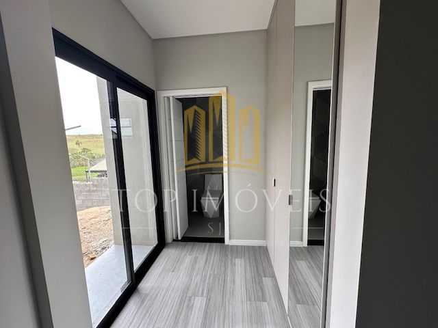 Magnífica Casa em Condomínio Fechado Jacareí 3 Dormitórios 2 Suítes Terreno de 1.700 m² 200 m² Construídos