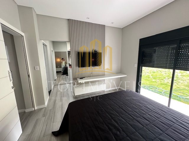 Magnífica Casa em Condomínio Fechado Jacareí 3 Dormitórios 2 Suítes Terreno de 1.700 m² 200 m² Construídos