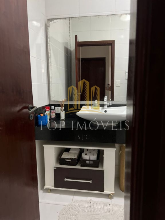 Linda Casa com 3 Dormitórios, 1 Suíte com Hidro Conforto e Elegância!