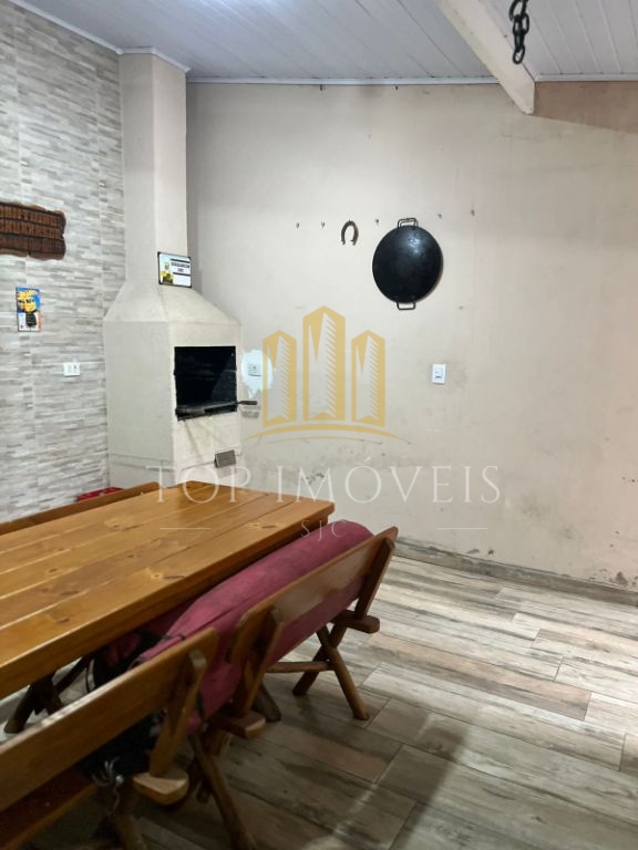 Linda Casa com 3 Dormitórios, 1 Suíte com Hidro Conforto e Elegância!