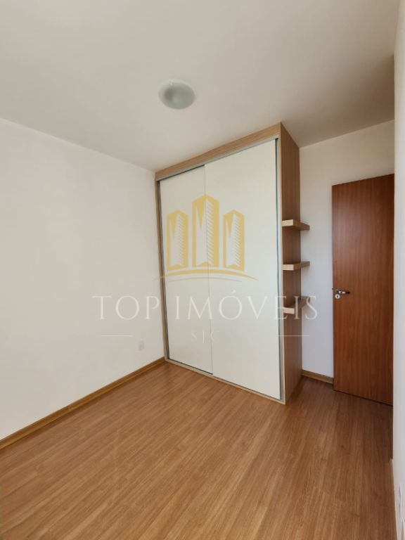 Lindo apartamento dois dormitórios repleto de armários no sa