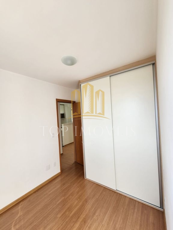 Lindo apartamento dois dormitórios repleto de armários no sa