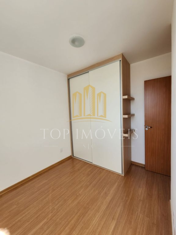Lindo apartamento dois dormitórios repleto de armários no sa