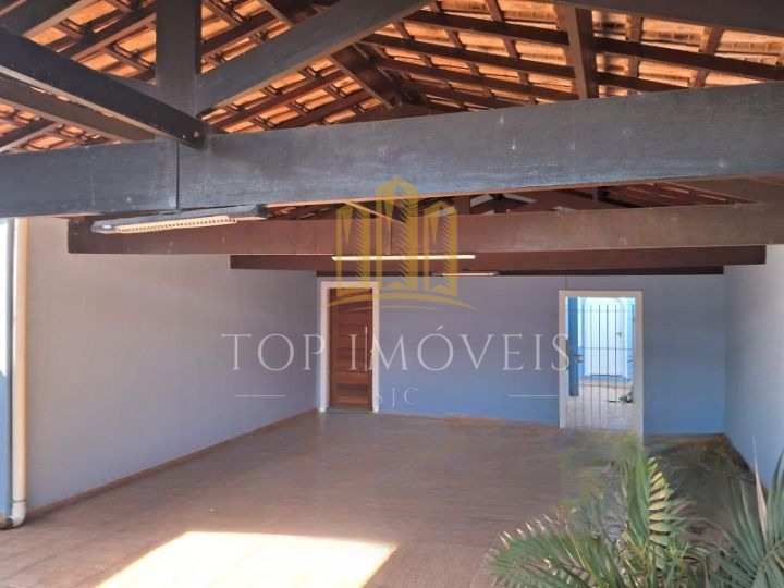 Uma casa para viver momentos inesquecíveis no jardim satélite !