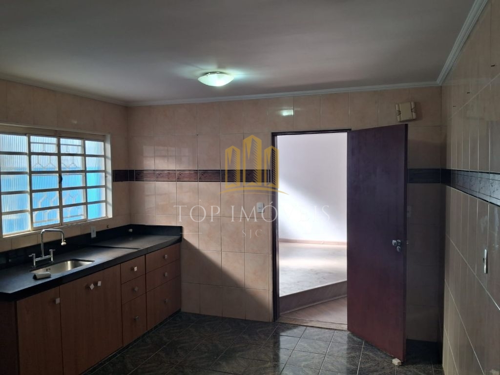 Uma casa para viver momentos inesquecíveis no jardim satélite !