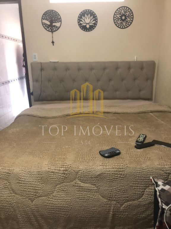 Casa Térrea à Venda no Res. Sítio Santo Antônio 3 Dormitórios, Suíte e 2 Vagas Cobertas