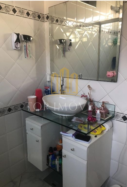 Casa Térrea à Venda no Res. Sítio Santo Antônio 3 Dormitórios, Suíte e 2 Vagas Cobertas