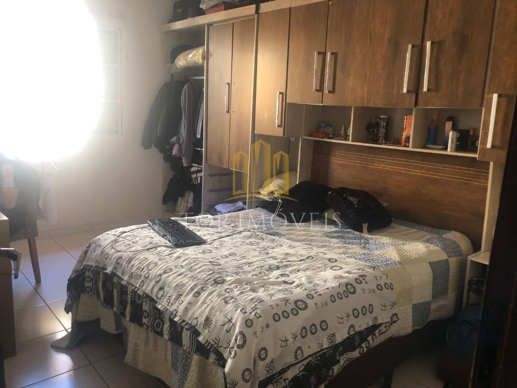 Casa Térrea à Venda no Res. Sítio Santo Antônio 3 Dormitórios, Suíte e 2 Vagas Cobertas