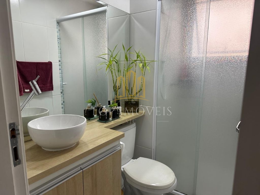 Belíssimo apartamento com sacada na avenida josé cobra