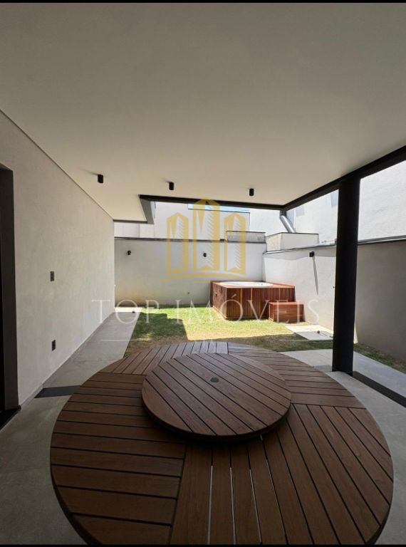 Maravilhosa casa quatro suítes em codominio fechado com laze