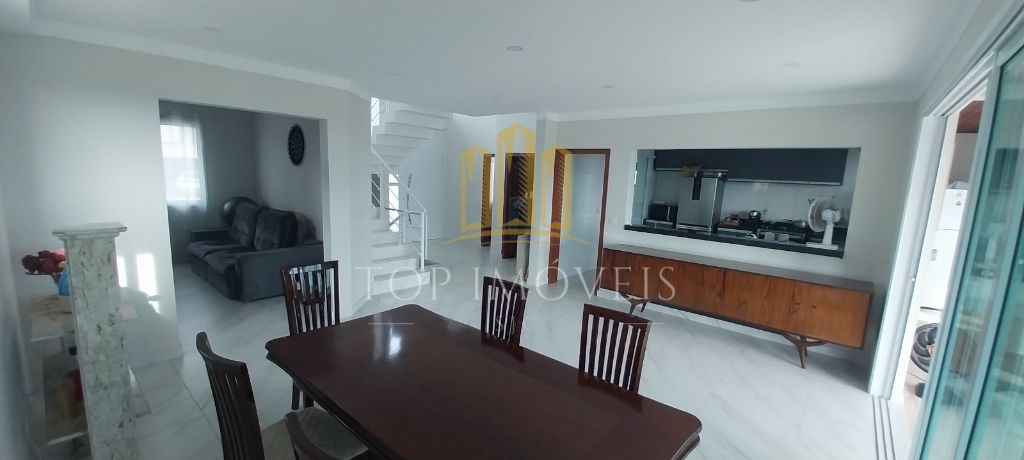 Belíssima mansão de 3 suítes e 455 metros quadrados no condo