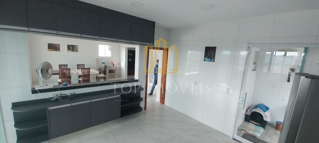 Belíssima mansão de 3 suítes e 455 metros quadrados no condo